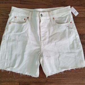 NWT women's Gap white distrssed short . Size 12